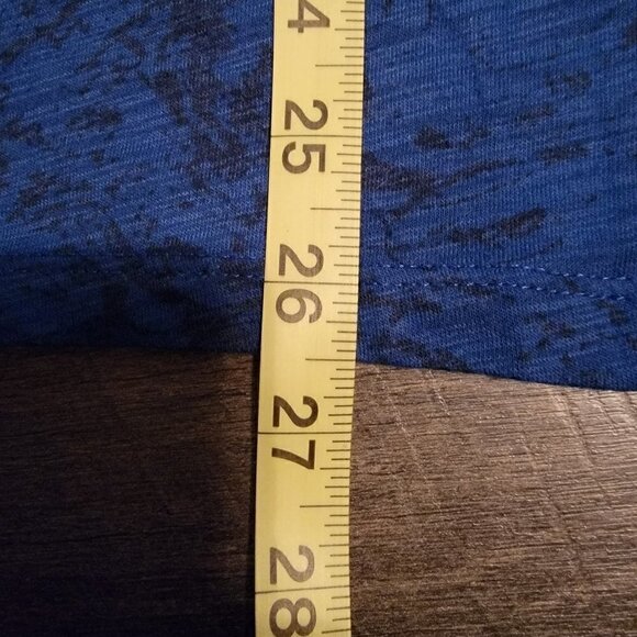 Daisy Fuentes My Favorite T scoop Neck Slim Fit Cut Cap sleeves - Size LG. Blue - Picture 3 of 9